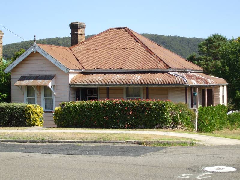 DEFINITELY A RENOVATORS DREAM! Picture 1