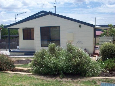 GREAT LOCATION- IMMACULATE CONDITION Picture