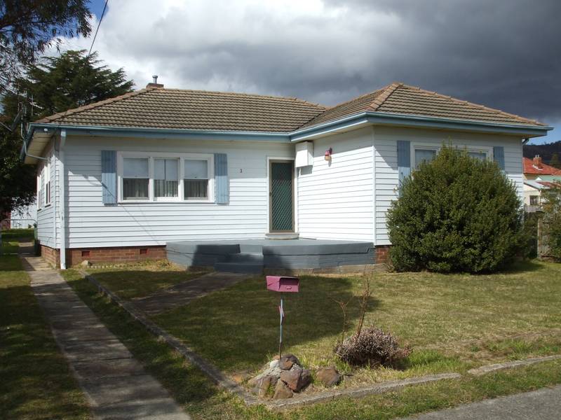 SET ON A LARGE BLOCK Picture 1