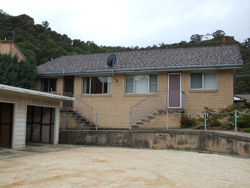 2 BEDROOM FLAT Picture 1