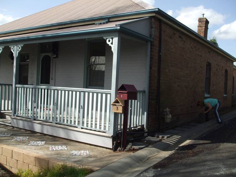 WELL APPOINTED SEMI Picture 1