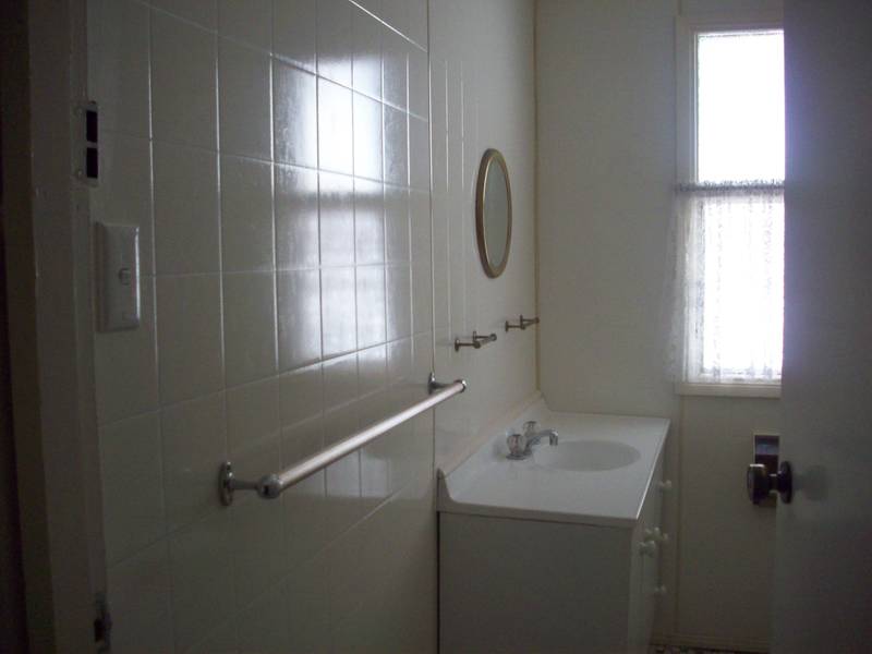 IT'S A CRACKER! Picture 3