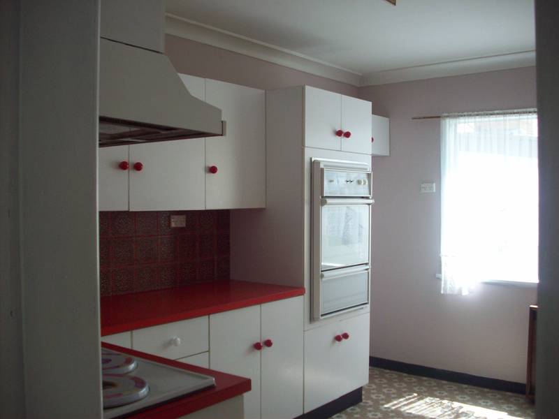 IT'S A CRACKER! Picture 2