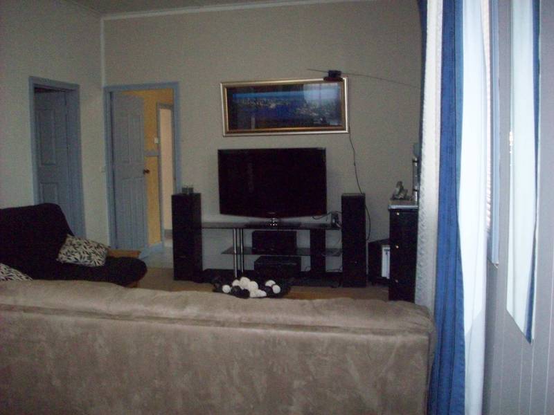 "CLOSE TO EVERYTHING" Picture 2