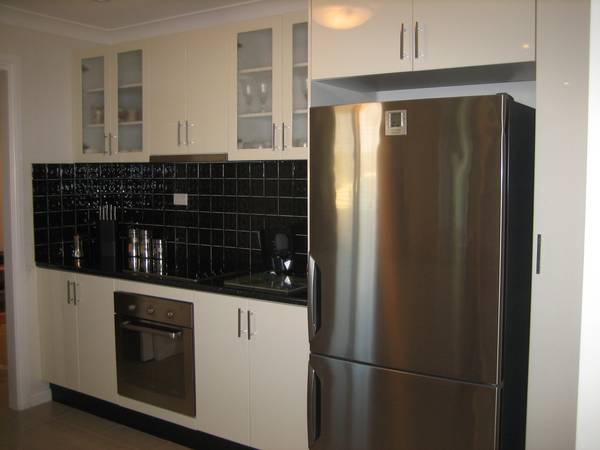 EUROPEAN STYLE + CLASS - RELUCTANT SALE Picture 3