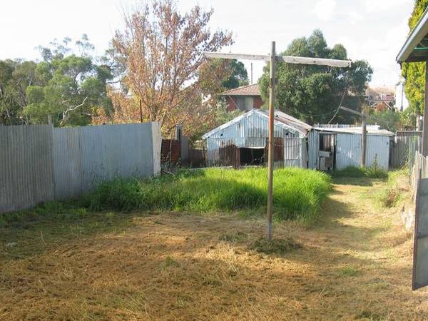 MOVE IN - OR LET US FIND YOU A TENANT. Picture 2