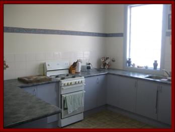 Well positioned in location, well positioned in price! Picture 3