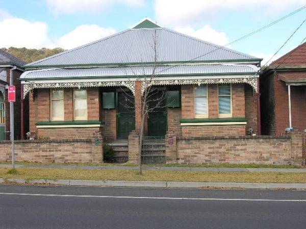 CLOSE TO TOWN Picture 1