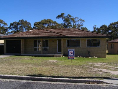 3 BEDROOM BRICK HOME IN TOWN Picture 3 BEDROOM BRICK HOME IN TOWN Picture