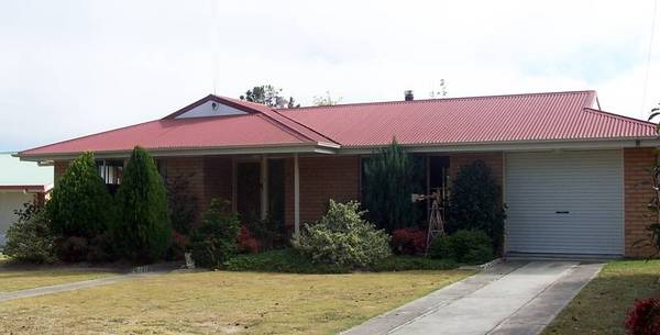 FAMILY HOME IN QUIET STREET & GREAT VIEWS Picture 1