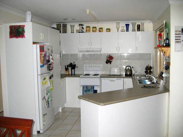 FAMILY HOME IN QUIET STREET & GREAT VIEWS Picture 3