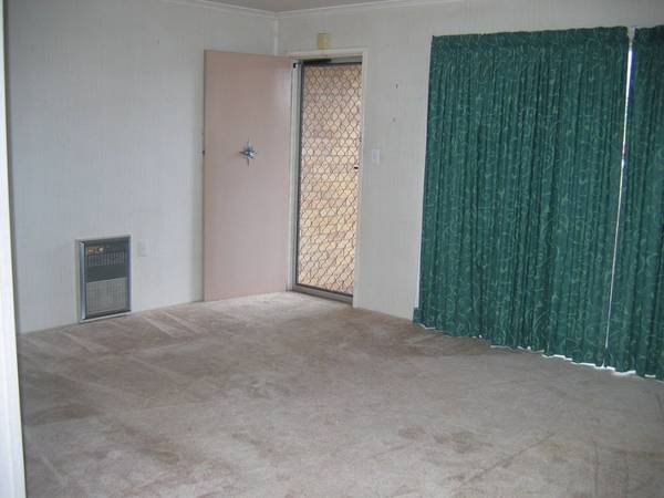 3 BEDROOM BRICK HOME - DIRECT ACCESS TO QUART POT CREEK Picture 2