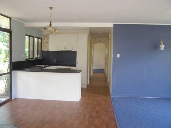 A LITTLE BIT OF COUNTRY CLOSE TO TOWN Picture 3