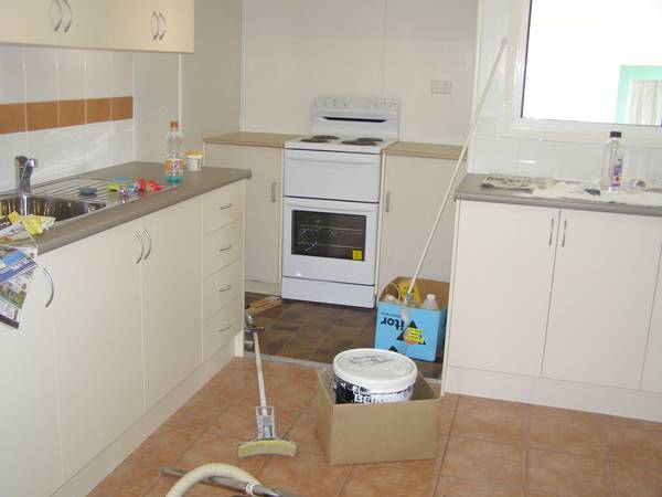 COMFORTABLE FAMILY HOME Picture 2