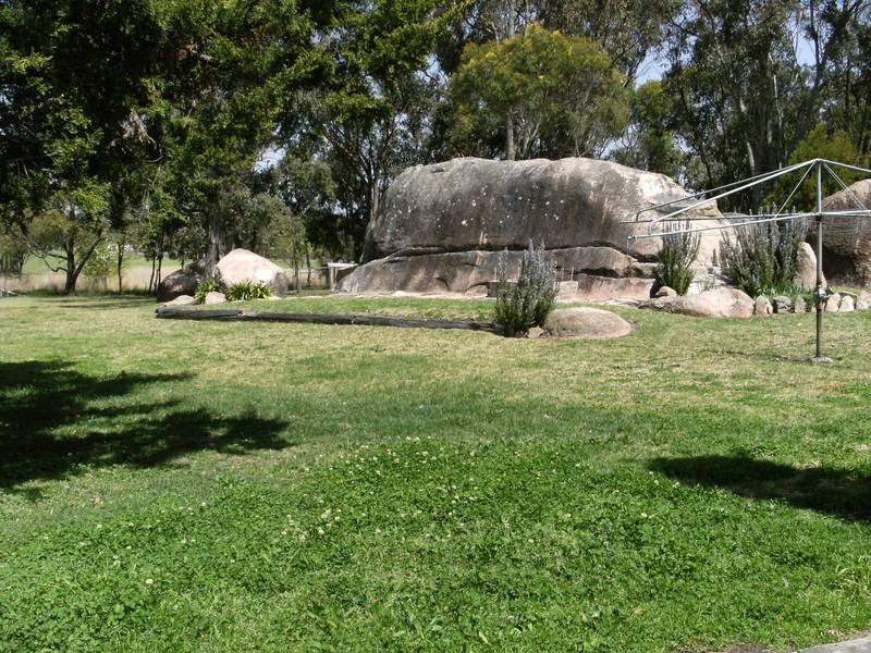 LARGE FAMILY HOME Picture 2