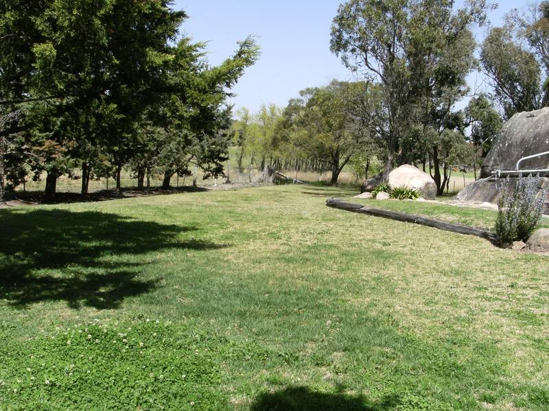 LARGE FAMILY HOME Picture 3