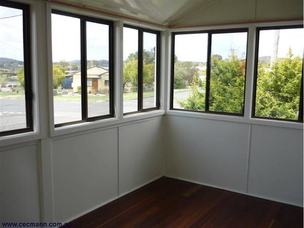 HIGHSET QUEENSLANDER CLOSE TO CREEK Picture