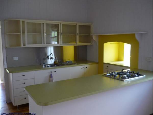 HIGHSET QUEENSLANDER CLOSE TO CREEK Picture