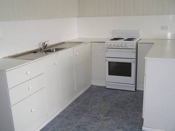 COMFORTABLE FAMILY HOME Picture