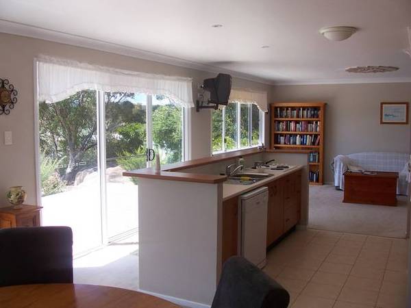 STUNNING HOME CLOSE TO TOWN Picture STUNNING HOME CLOSE TO TOWN Picture