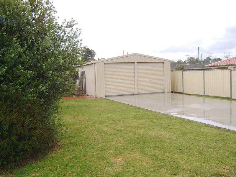 MODERN 4 BEDROOM BRICK HOME - DEDUCTED HEATING Picture