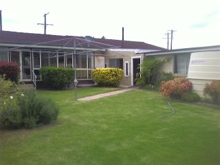 4 BEDROOM BRICK HOME - FULLY FENCED Picture 2