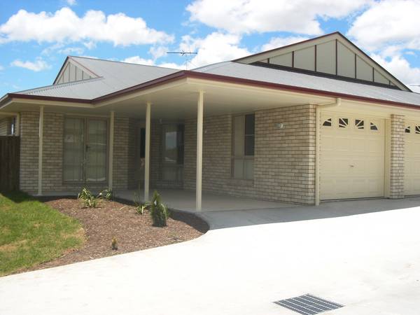 QUALITY UNIT WITH REVERSE CYLE AIRCON Picture 1