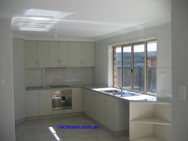 QUALITY UNIT WITH REVERSE CYLE AIRCON Picture 2