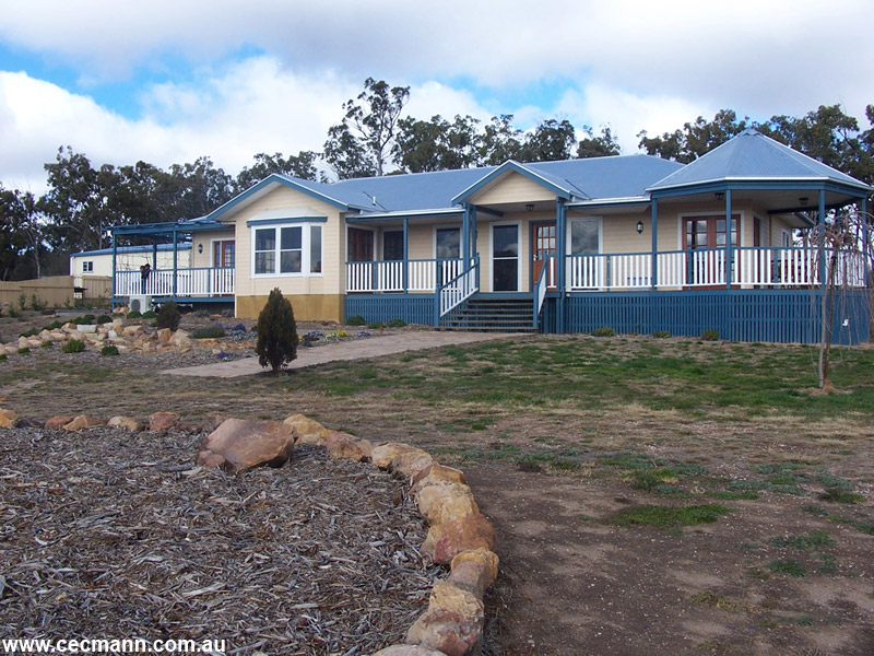 SPACIOUS FAMILY LIVING Picture 1