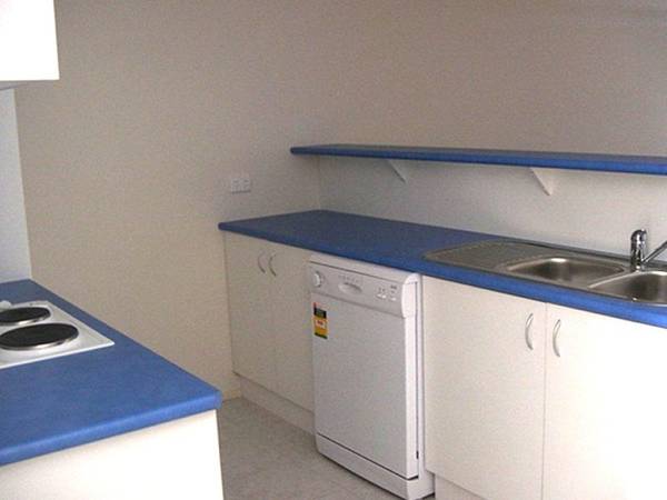 MODERN 2 BEDROOM BRICK UNIT - REVERSE CYCLE AIRCONDITIONING Picture 2