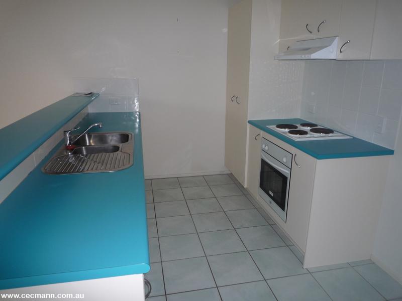 Easy to Live In, Easy to Let Out Picture 2