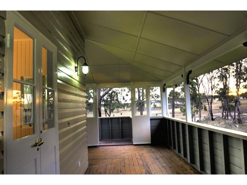 A Cosy Mixture Of Old And New Picture 3