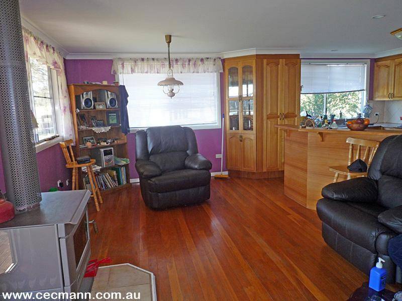 LIVING IN THE GREAT OUTDOORS Picture 2