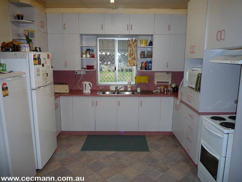 CHARMING, PRACTICAL & PRICED RIGHT Picture 2