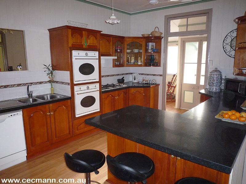 RENOVATED DREAM HOME ON 5 ACRES Picture 2