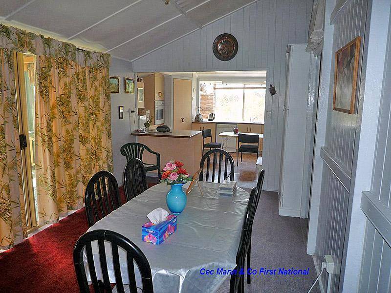 RENOVATED QUEENSLANDER PLUS GRANNY FLAT Picture 2