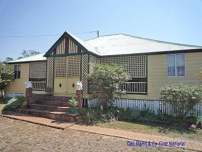 RENOVATED QUEENSLANDER PLUS GRANNY FLAT Picture