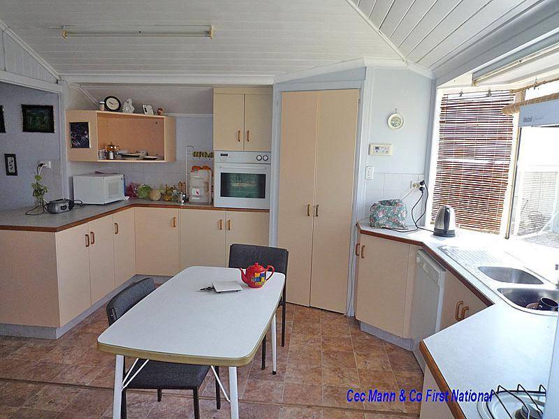 RENOVATED QUEENSLANDER PLUS GRANNY FLAT Picture 3