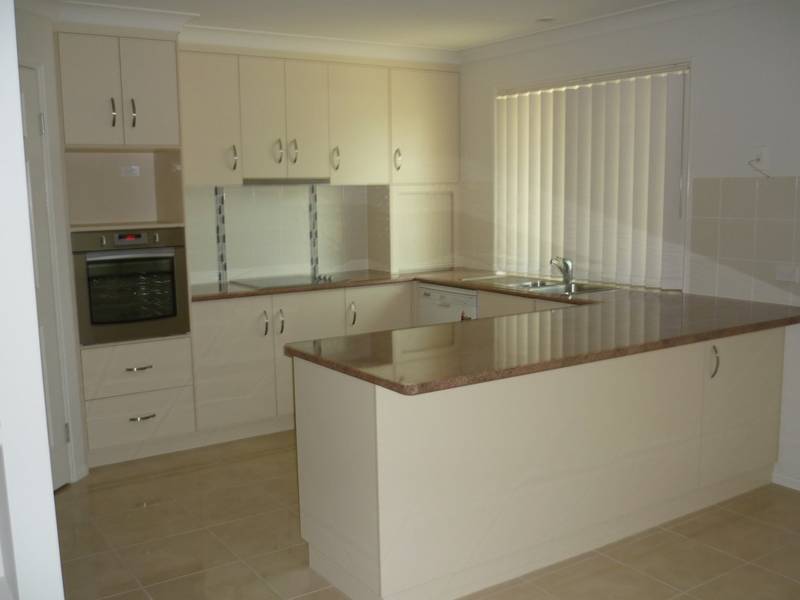 STUNNING BRAND NEW HOME Picture 2