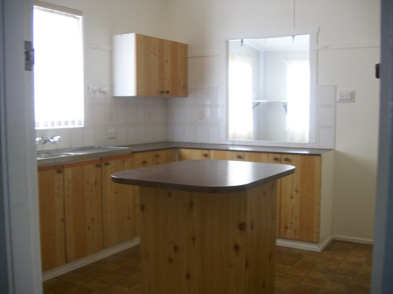 3 BEDROOM HOUSE - FULLY FENCED Picture 2