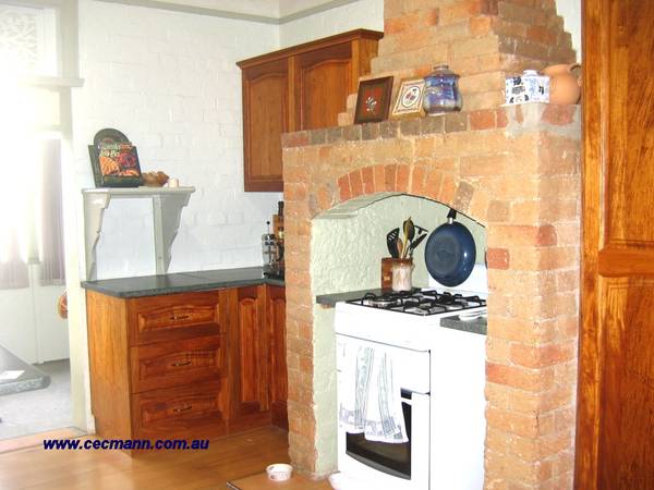 STUNNING FAMILY HOME OF YESTERYEAR Picture 3