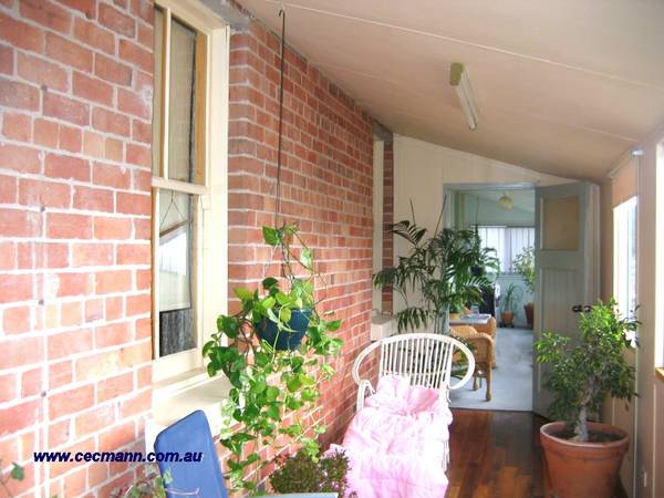 STUNNING FAMILY HOME OF YESTERYEAR Picture 2