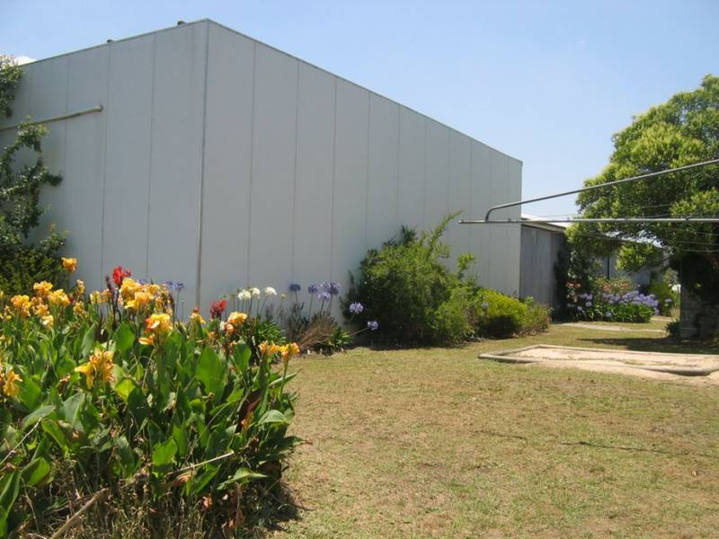 4 BEDROOM BRICK HOME SUITED FOR FAMILY Picture 3