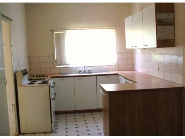 OLDER STYLE 3 BEDROOM HOME Picture 2