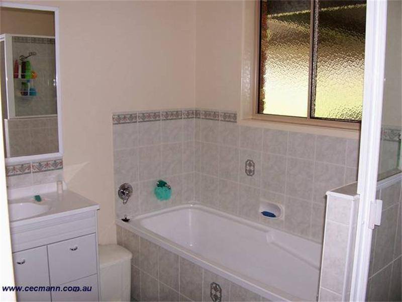 WITH
PLENTY OF ROOM TO MOVE Picture 3