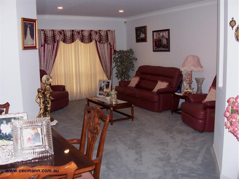 LUXURY LIVING AT IT'S BEST Picture 3