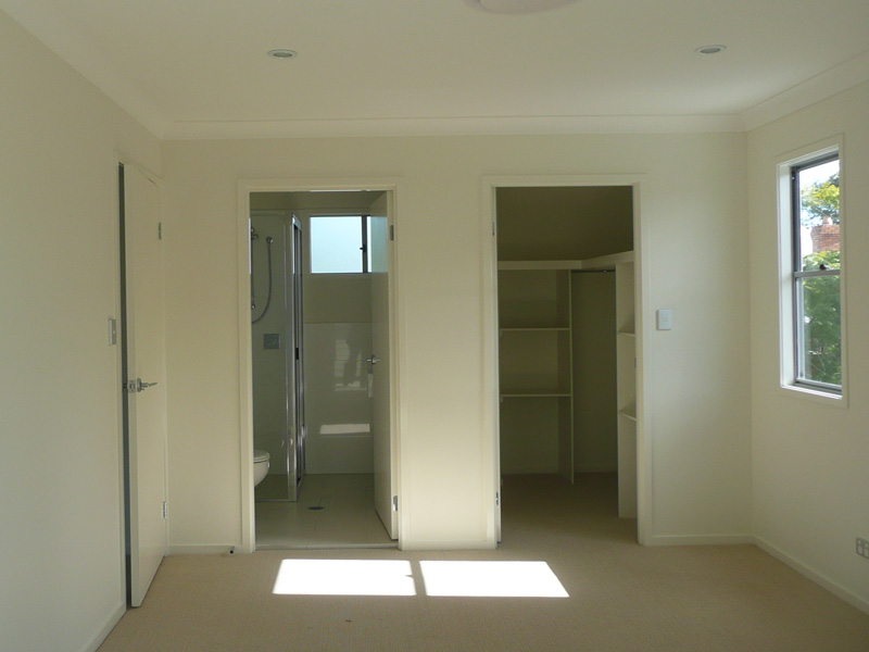 LOW MAINTENANCE LIVING - Open House Tue 10, 9am-9:15am Picture 3