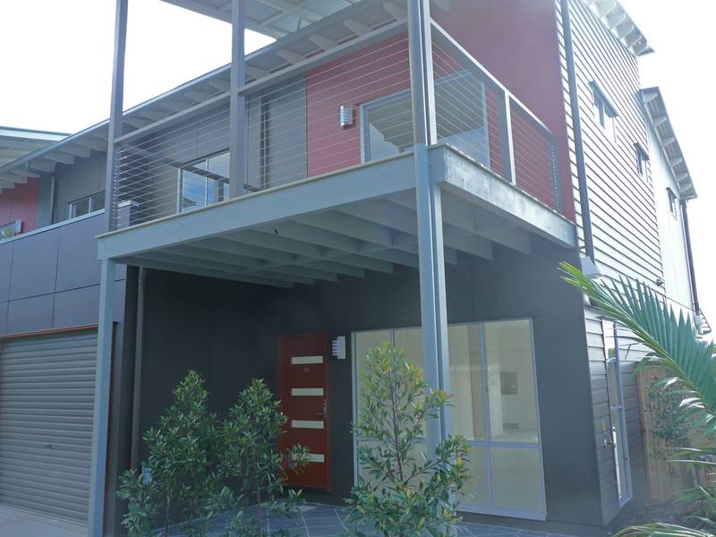 NEW TOWNHOUSE Picture 1