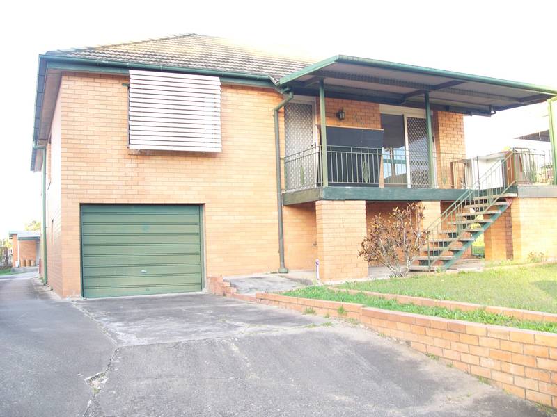 LARGE FAMILY HOME - Open House Picture 1