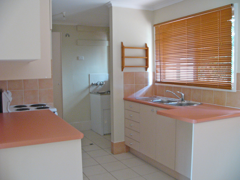 FULLY AIR-CONDITIONED Picture 3